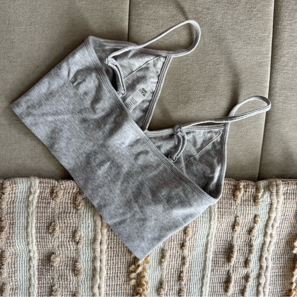 Alo Yoga Sports Bra - Picture 2 of 4